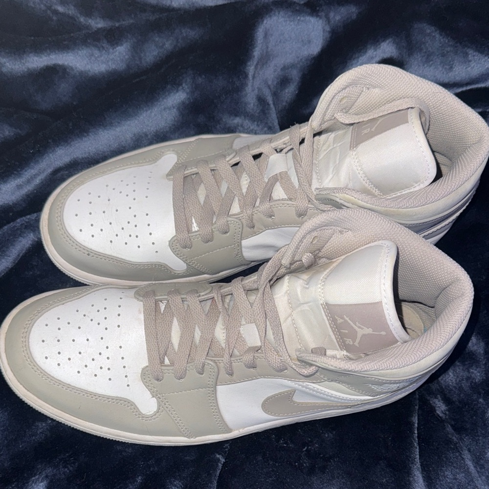 Men's White and Gray High-Top Jordan 1